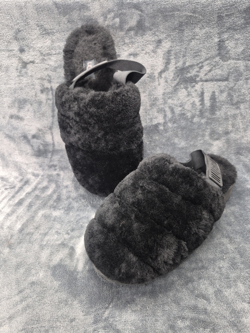 UGG SUPER FLUFF BLACK SLIDE SHEEPSKIN SLIPPERS SIZE US 8 WOMEN